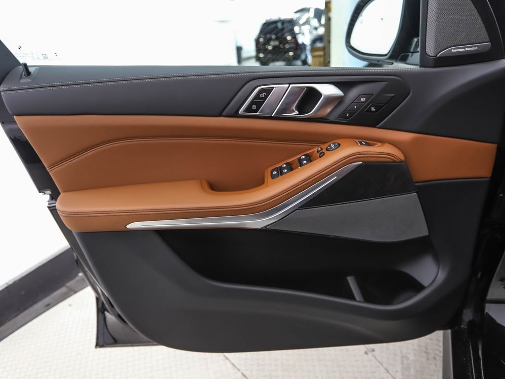 New 2026 Black Sapphire Metallic BMW xDrive40i image 9