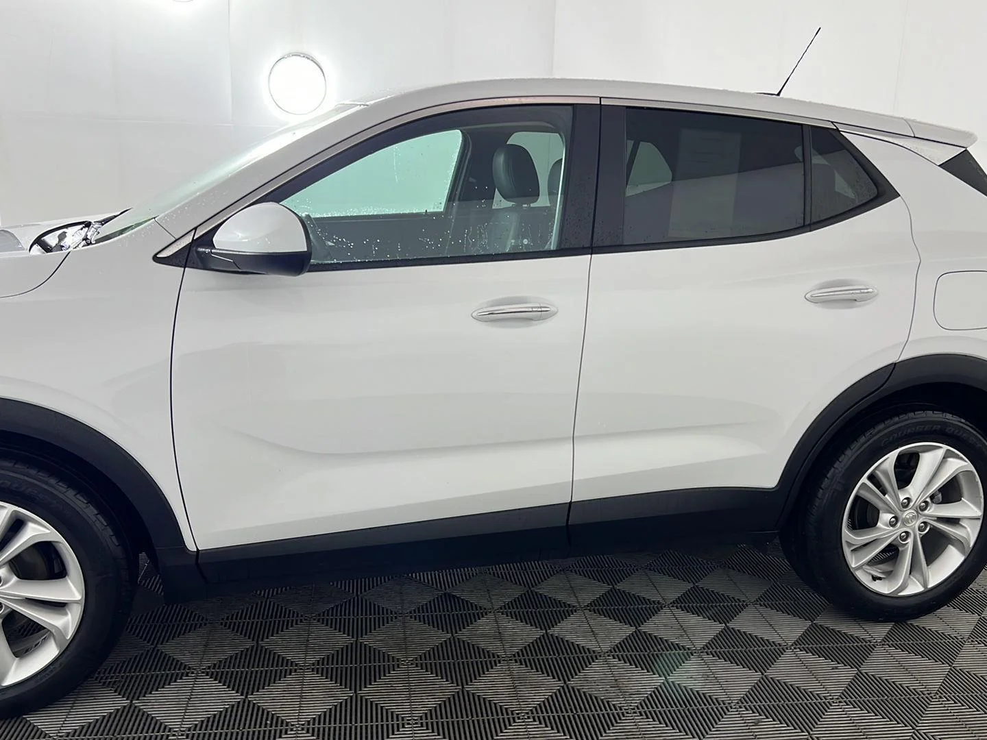 Used 2023 Summit White Buick Preferred image 5