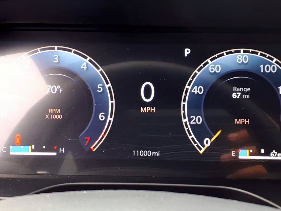 Used 2025 Diamond Black Crystal Pearlcoat Jeep Limited image 25