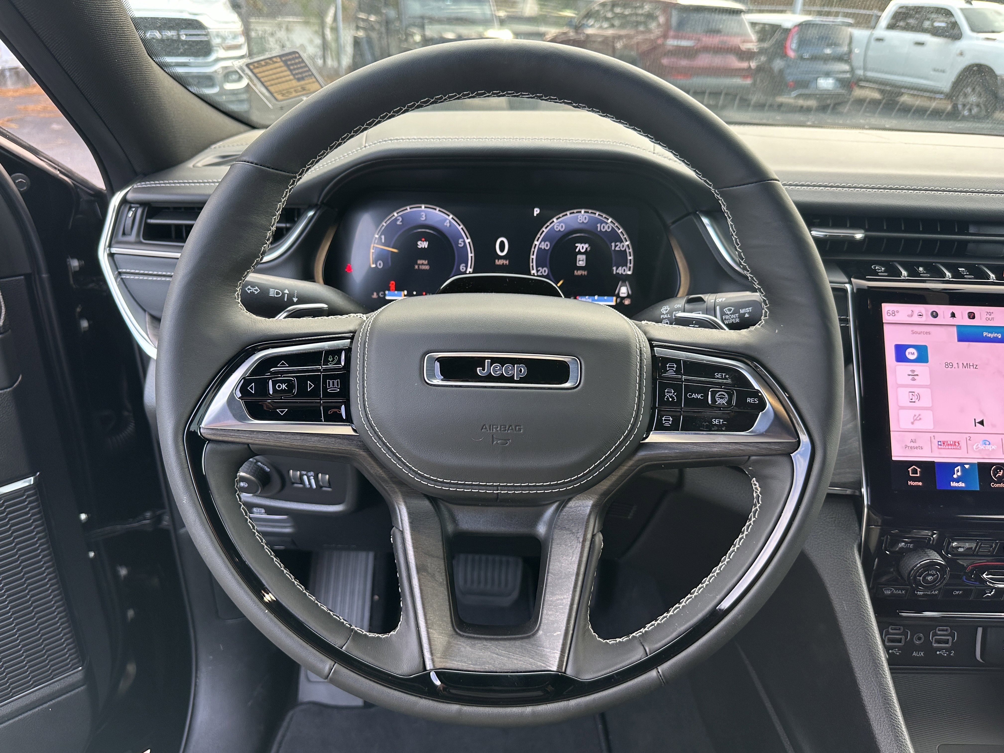 2025 Jeep Grand Cherokee Overland - Photo 30