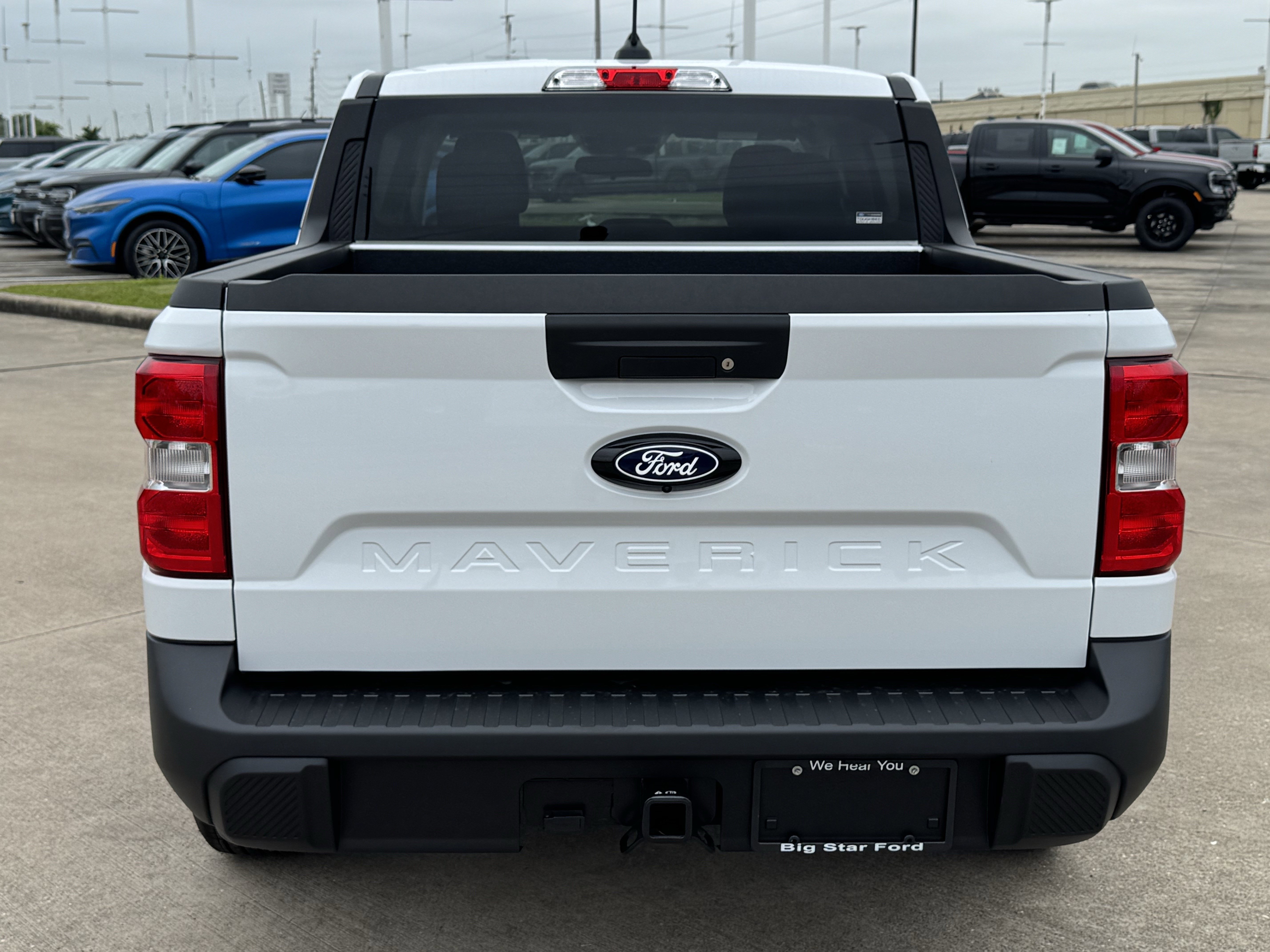 New 2026 Oxford White Ford XLT image 8