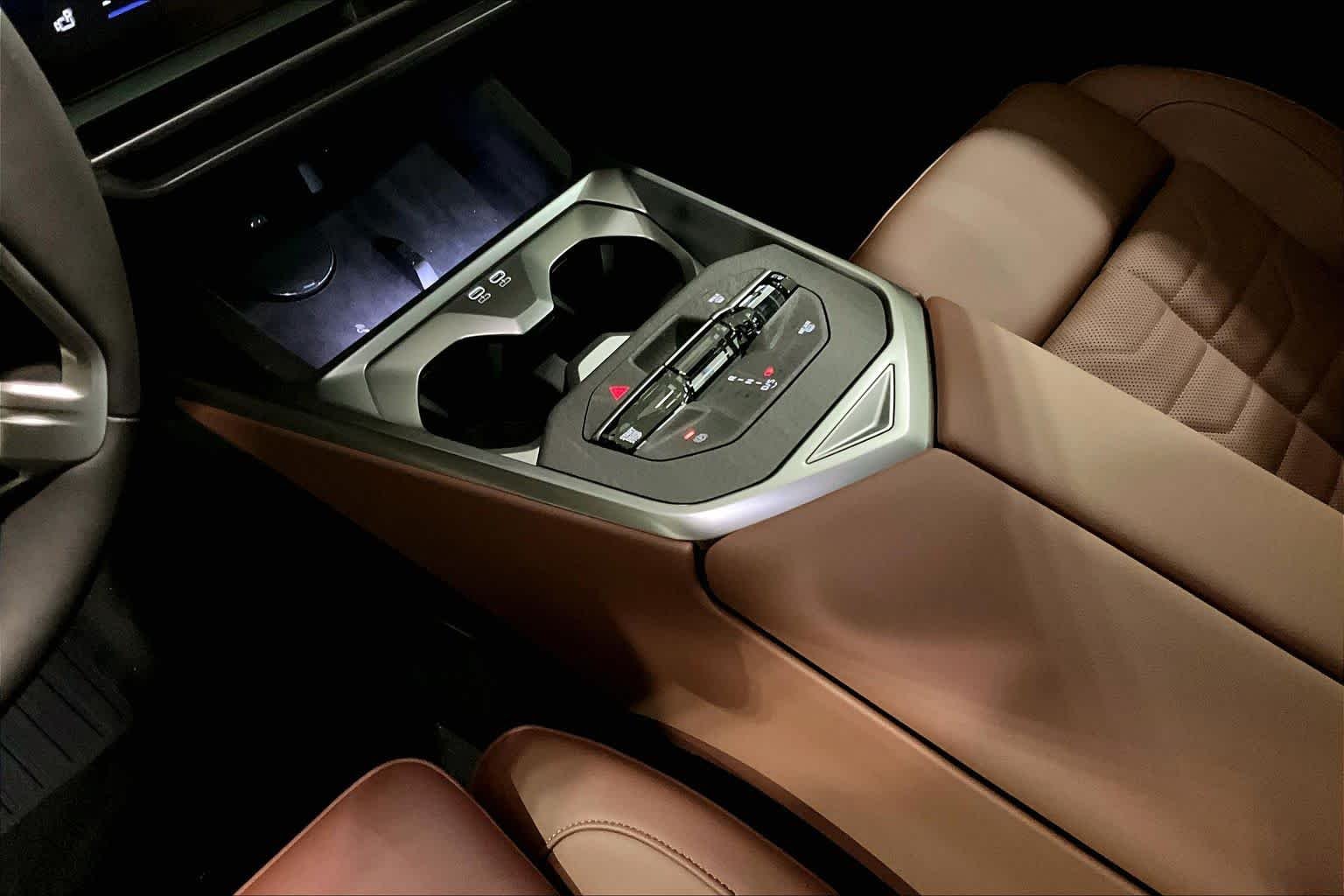 New 2027 Vancouver Green Metallic BMW 40 xDrive image 10