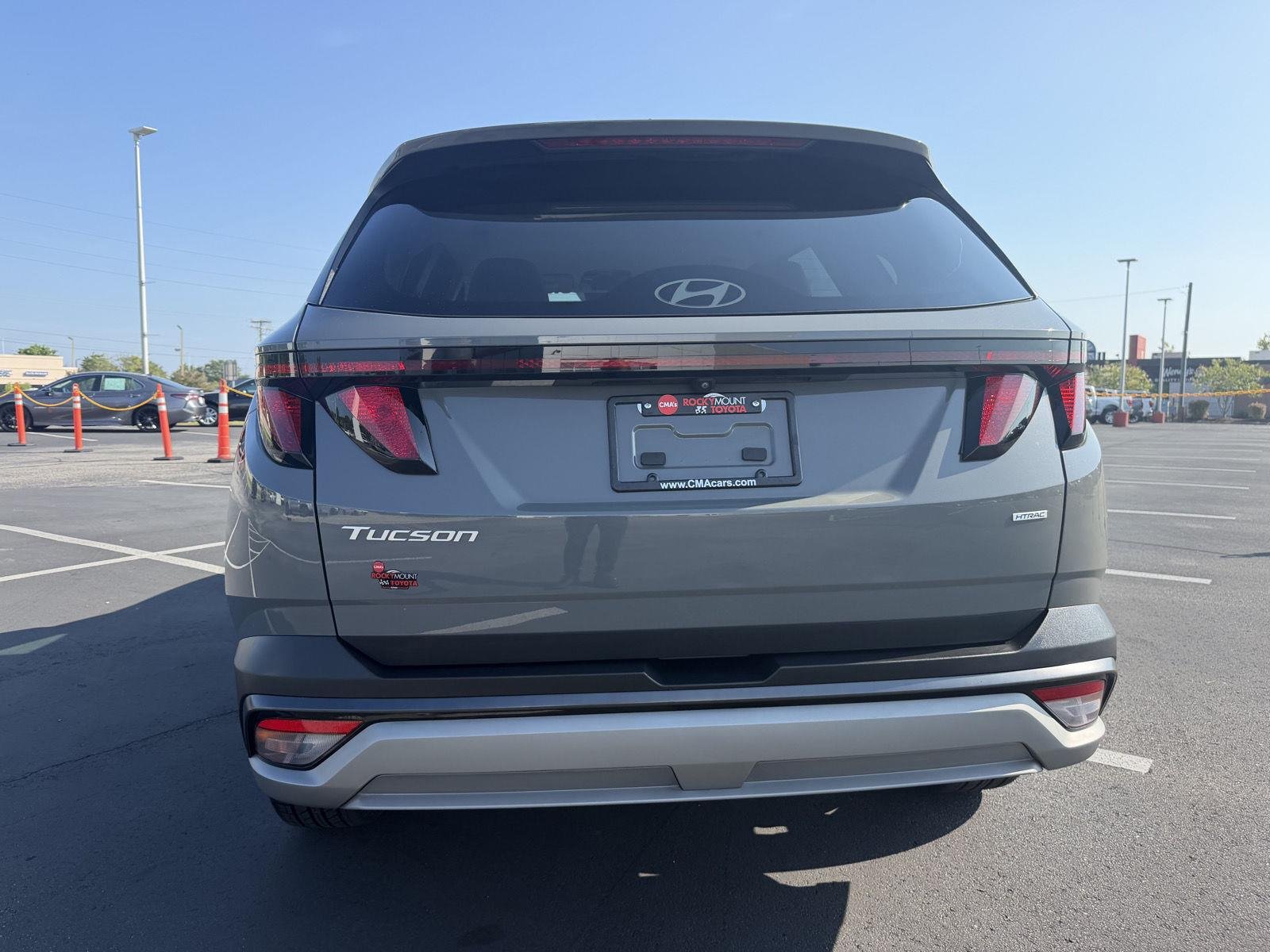 Used 2025 Hampton Gray Hyundai SEL image 6