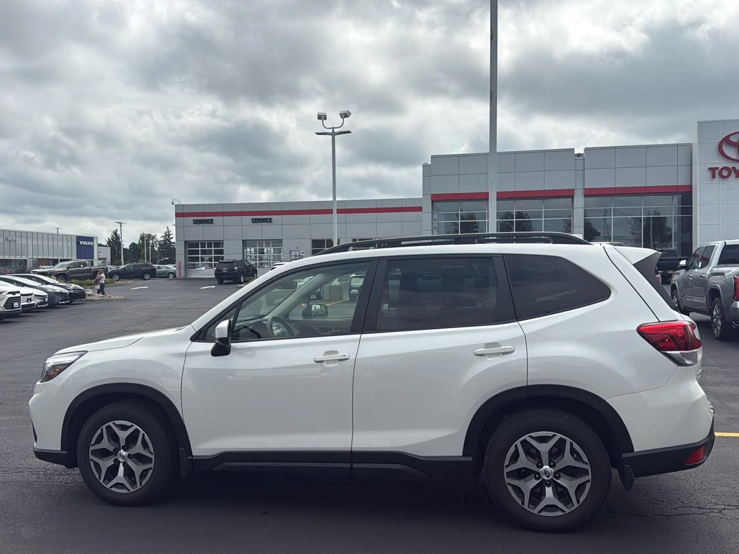 Used 2020 Crystal White Pearl Subaru Premium image 8