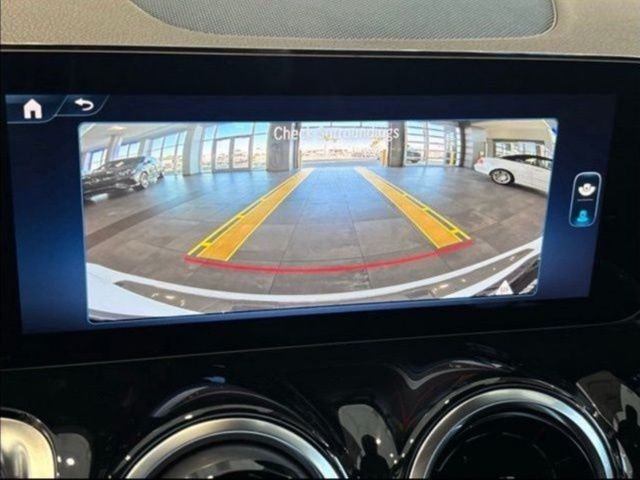 New 2026 Polar White Mercedes-Benz GLB 250 image 21