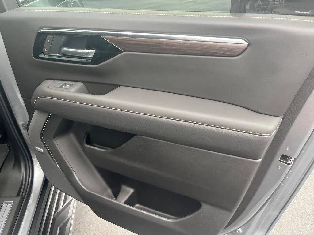 2026 Chevrolet Suburban Premier - Photo 28