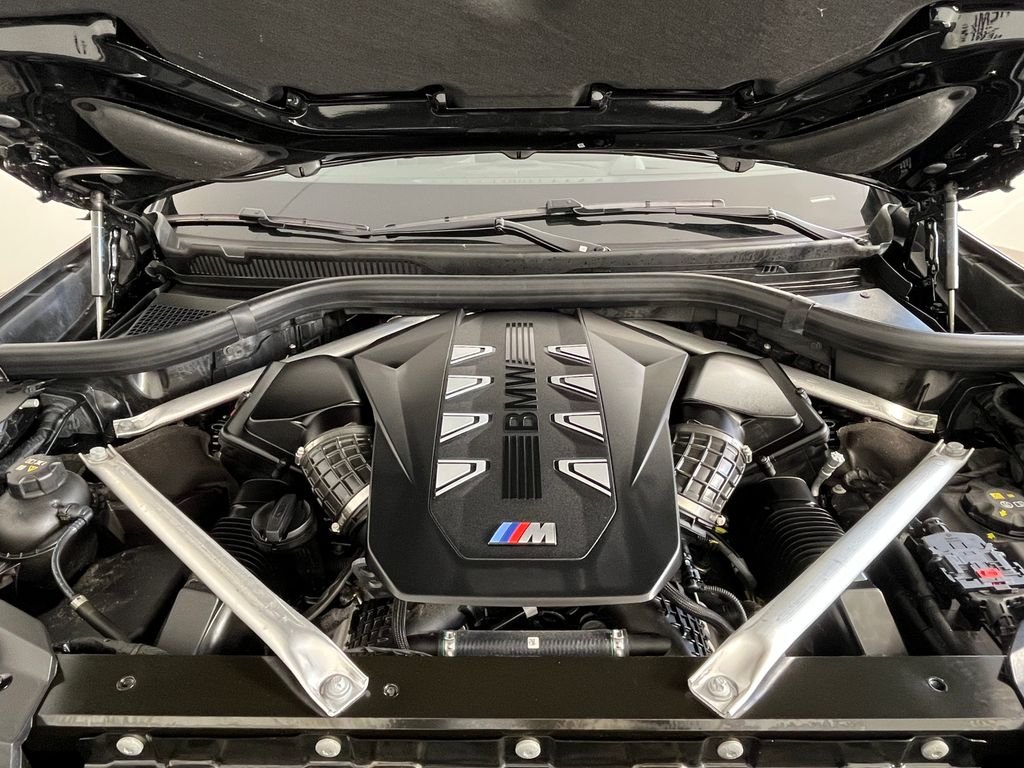 Used 2025 Black BMW M60i image 13