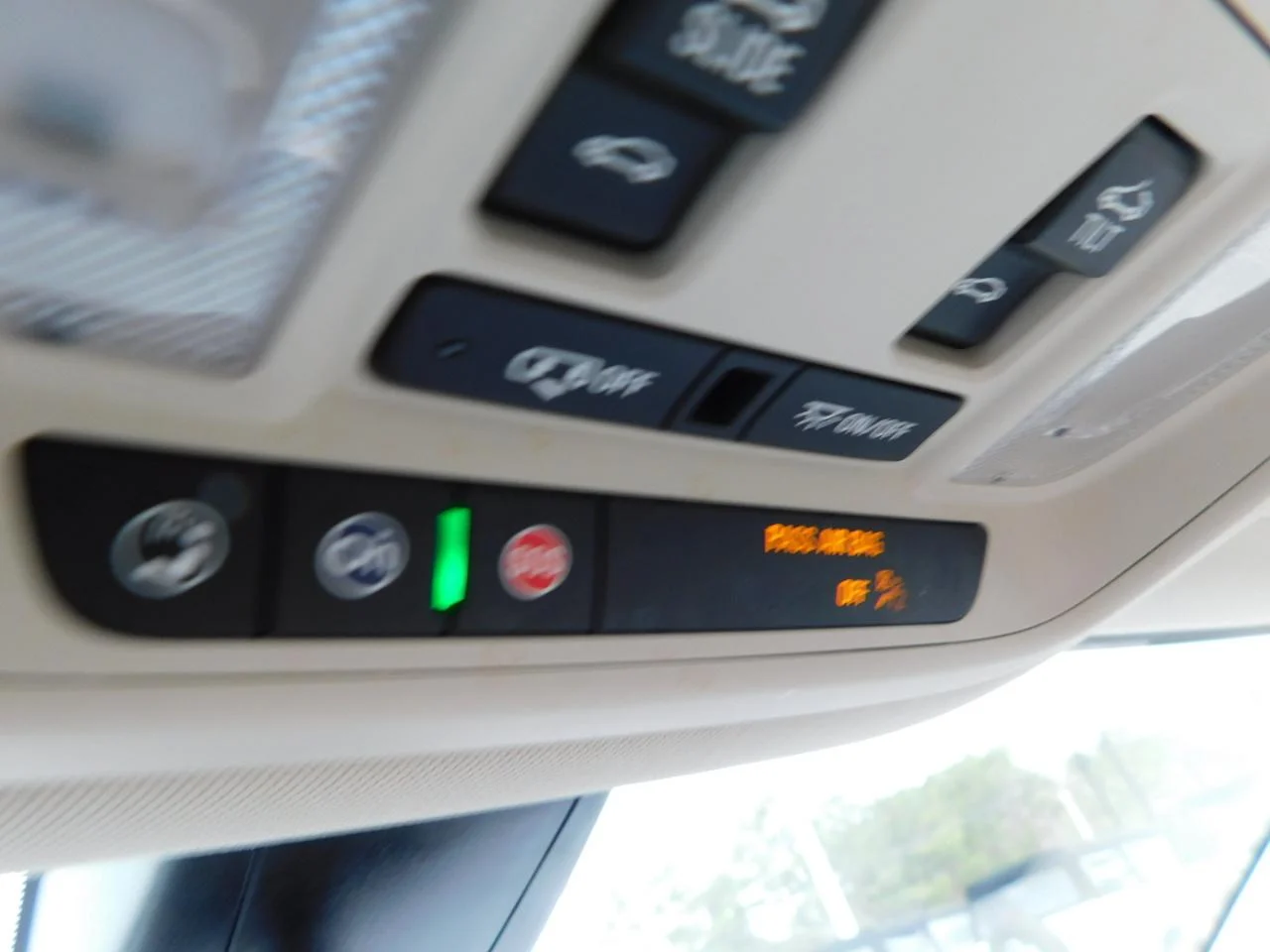 Used 2022 White GMC FWD 4DR DENALI image 51