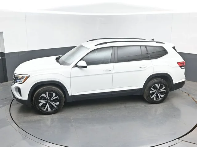 Used 2024 White Volkswagen 2.0T SE image 36