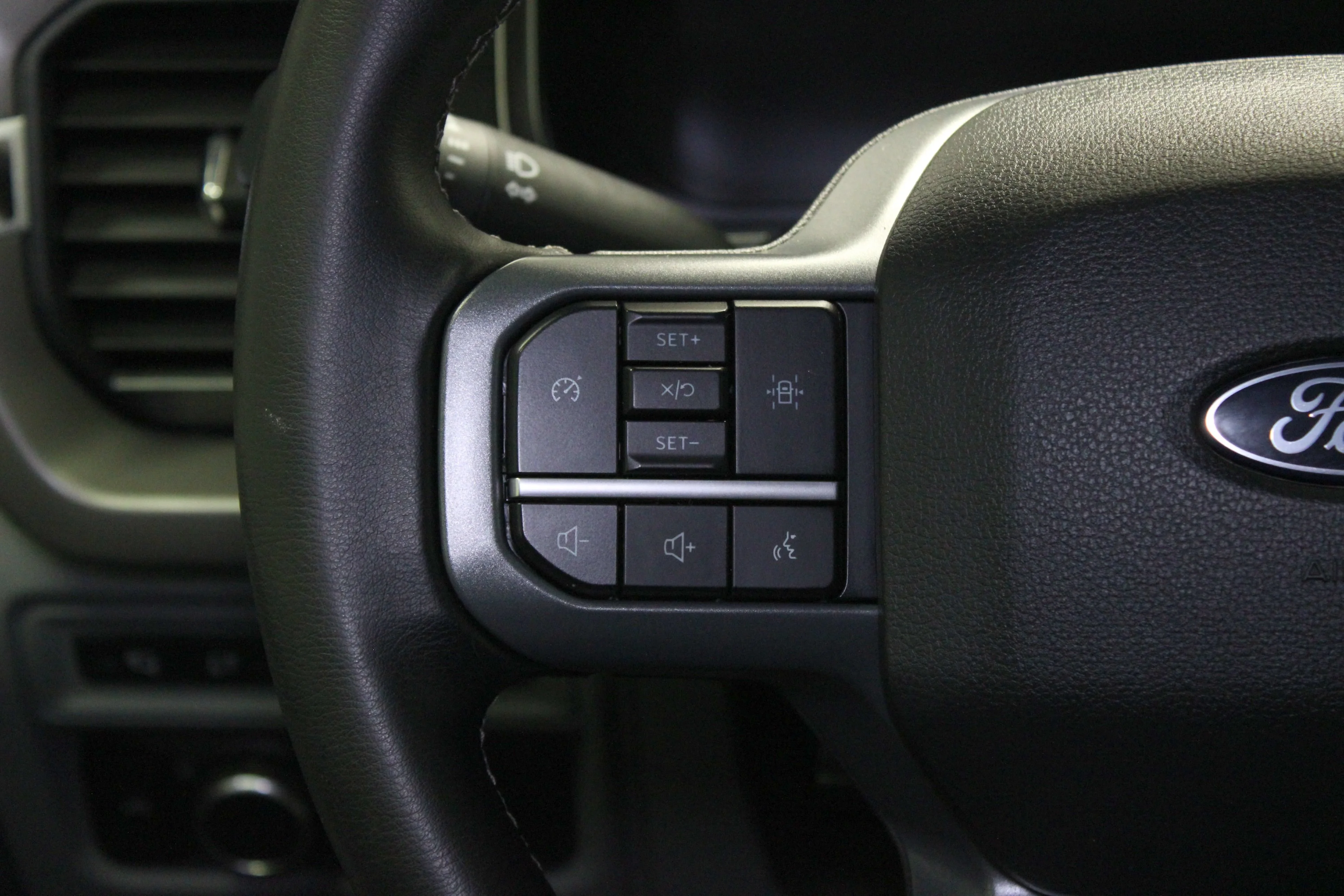 Used 2024 Oxford White Ford XLT image 24