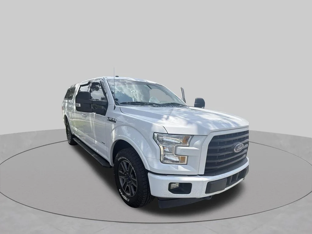 Used 2017 White Ford XLT image 4