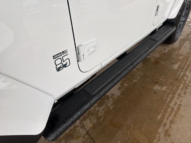 New 2026 Bright White Clear-Coat Exterior Paint Jeep 85th Anniversary Edition image 10