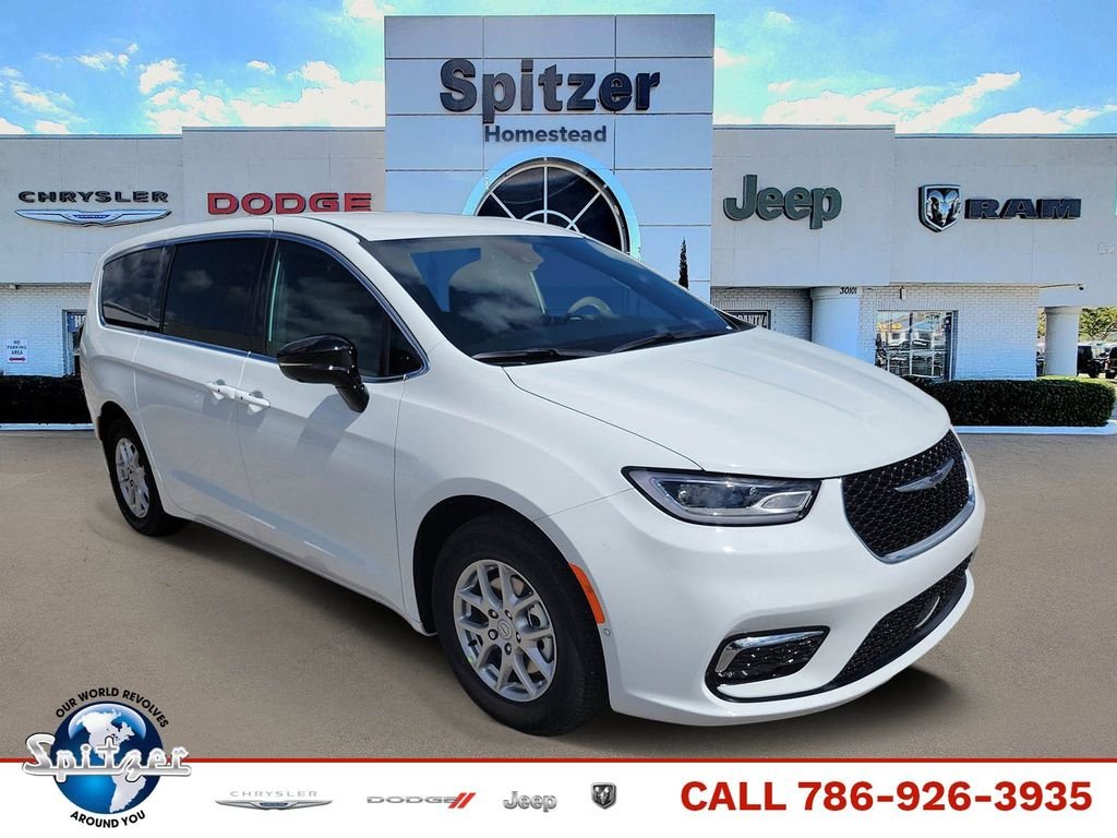 2026 Chrysler Pacifica Select's photo