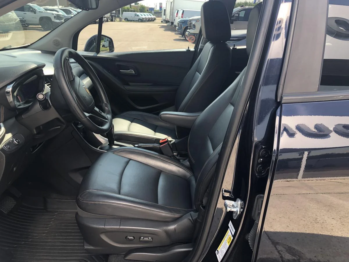 Used 2022 Blue Chevrolet AWD 4dr LT w/ Leather image 12