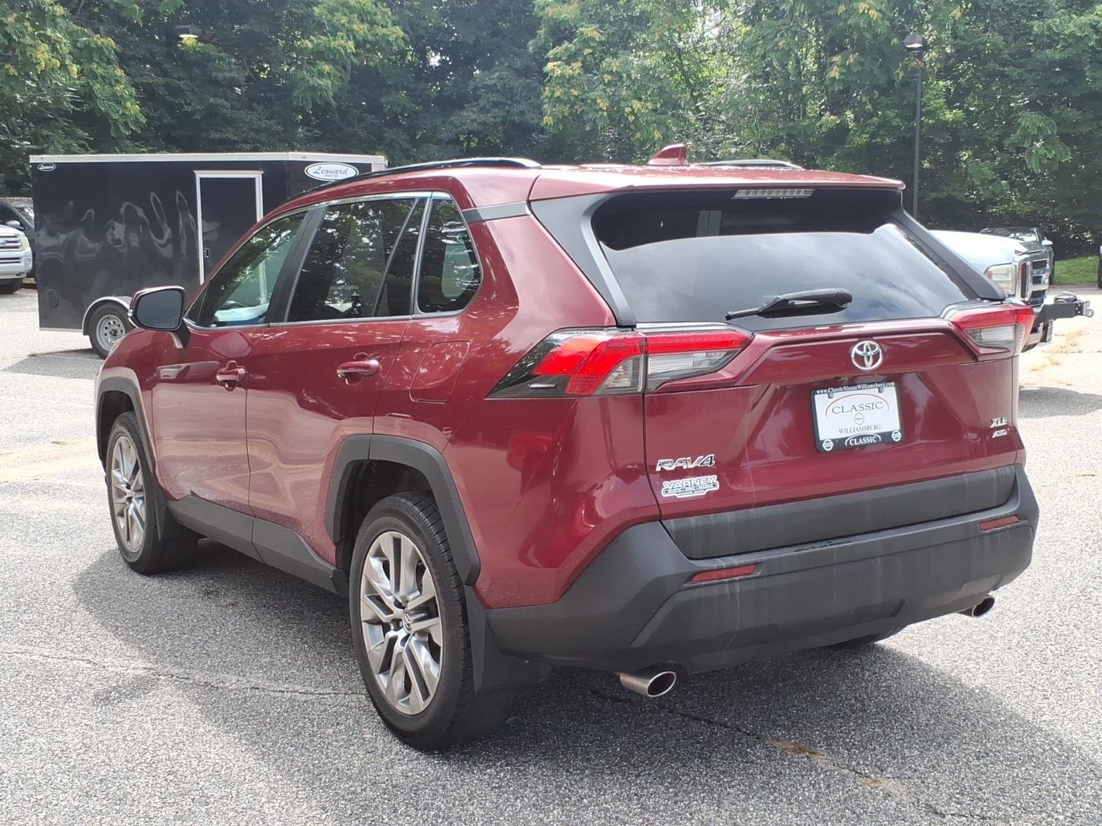 Used 2019 Ruby Flare Pearl Toyota XLE Premium image 4