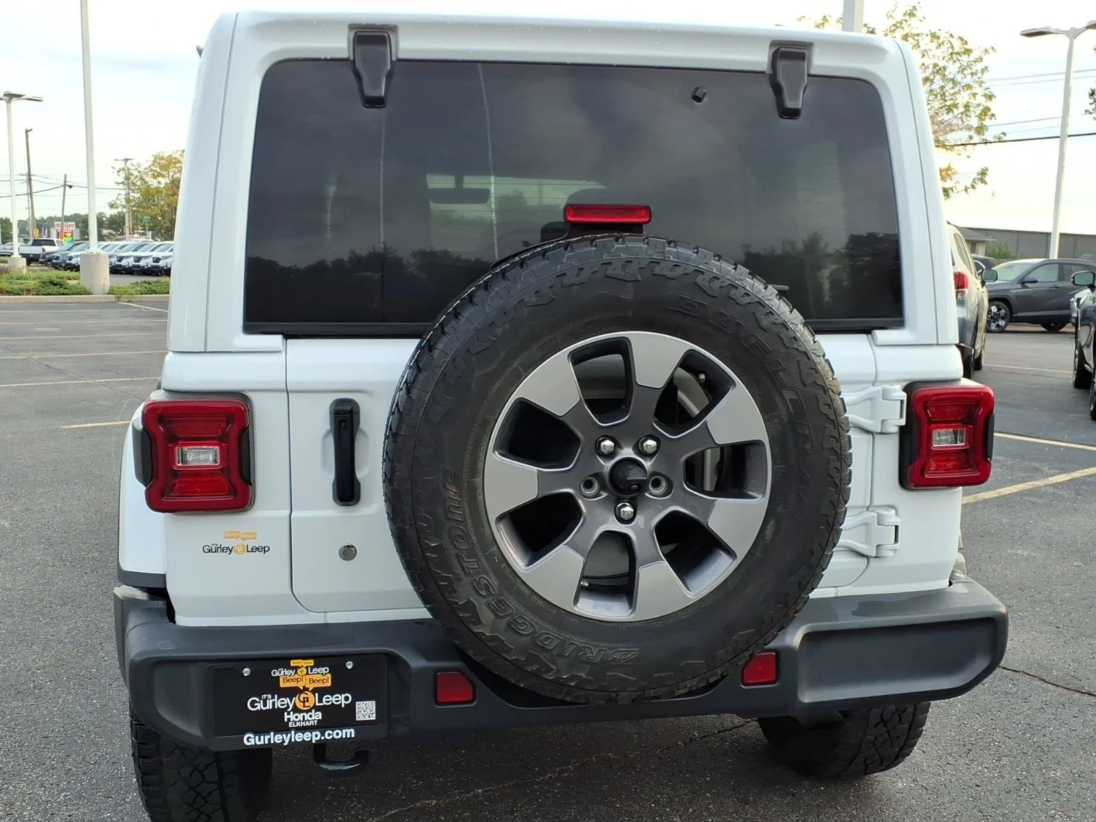 Used 2020 Bright White Clearcoat Jeep Sahara image 11