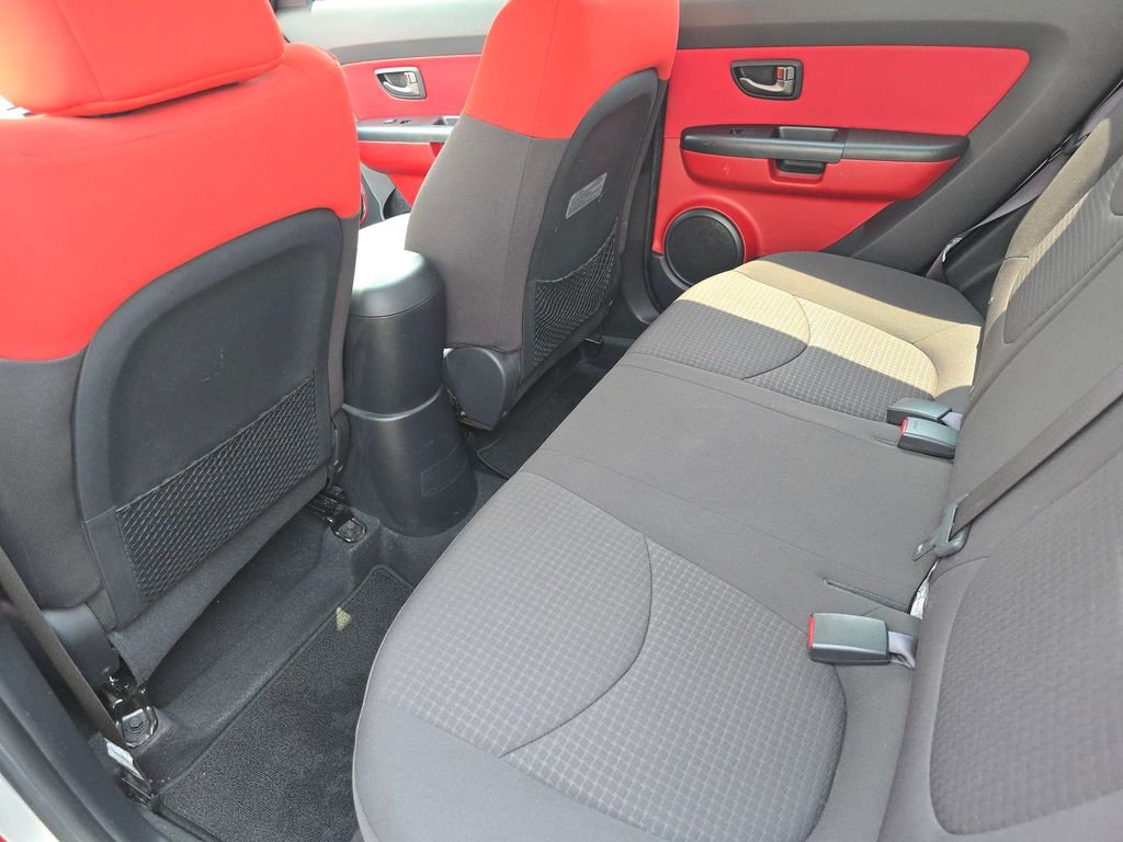 Used 2010 Silver Kia Sport image 21