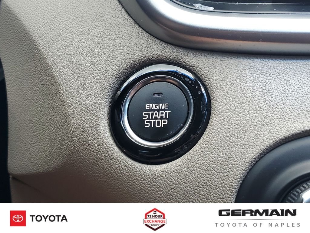 Used 2019 White Kia EX image 35