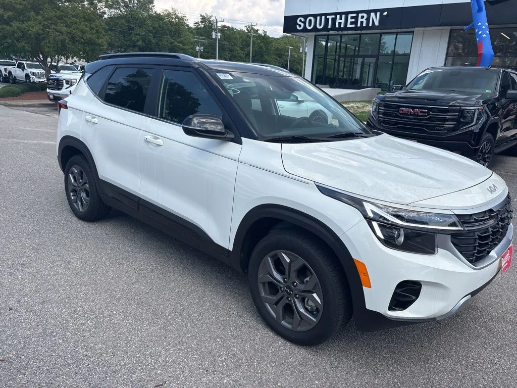 Used 2024 White Kia SX image 10