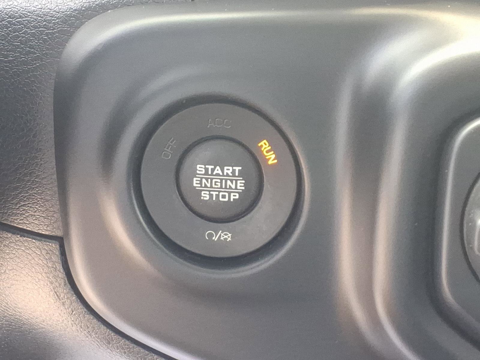 Used 2019 Bright White Clearcoat Jeep Sahara image 9