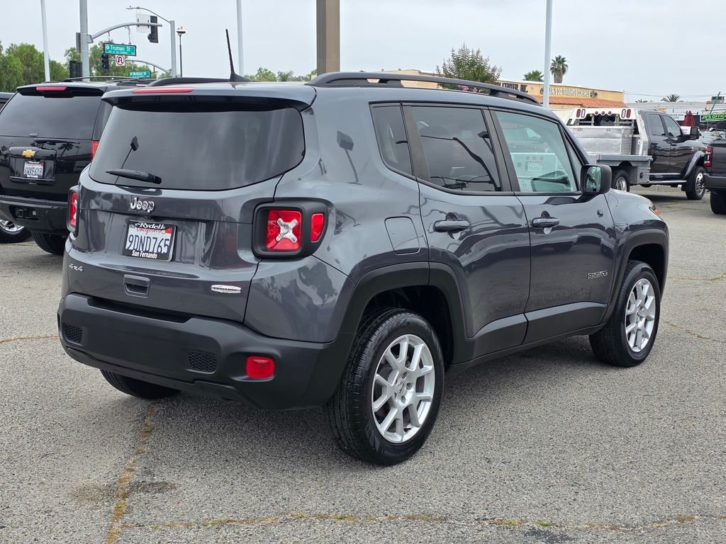 Certified Used 2022 Gray Jeep Latitude image 5
