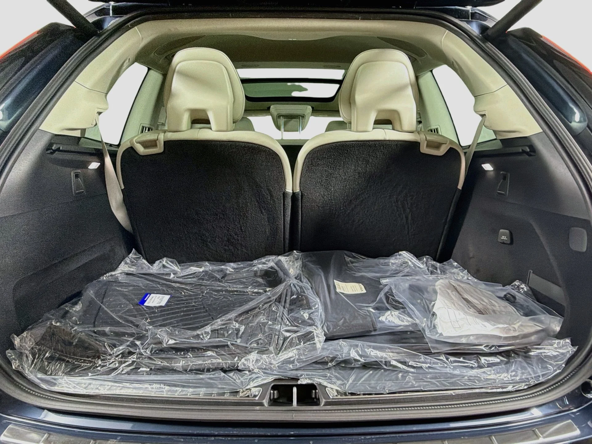 New 2027 Denim Blue Volvo Ultra image 26