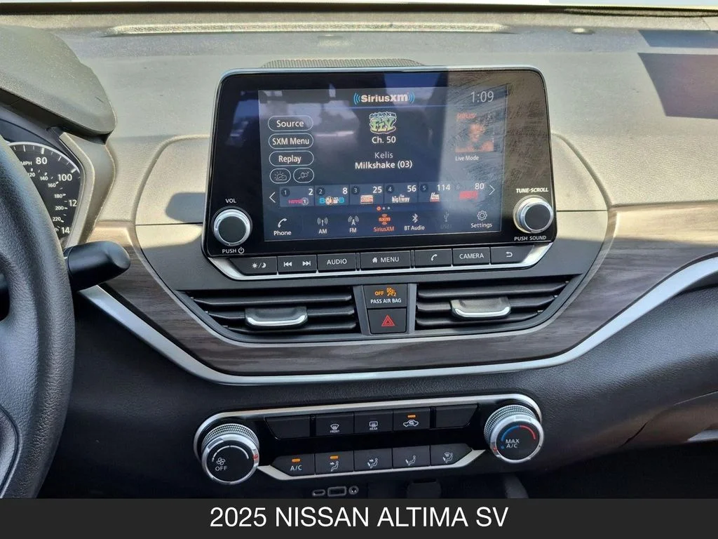 2025 Nissan Altima SV - Photo 25