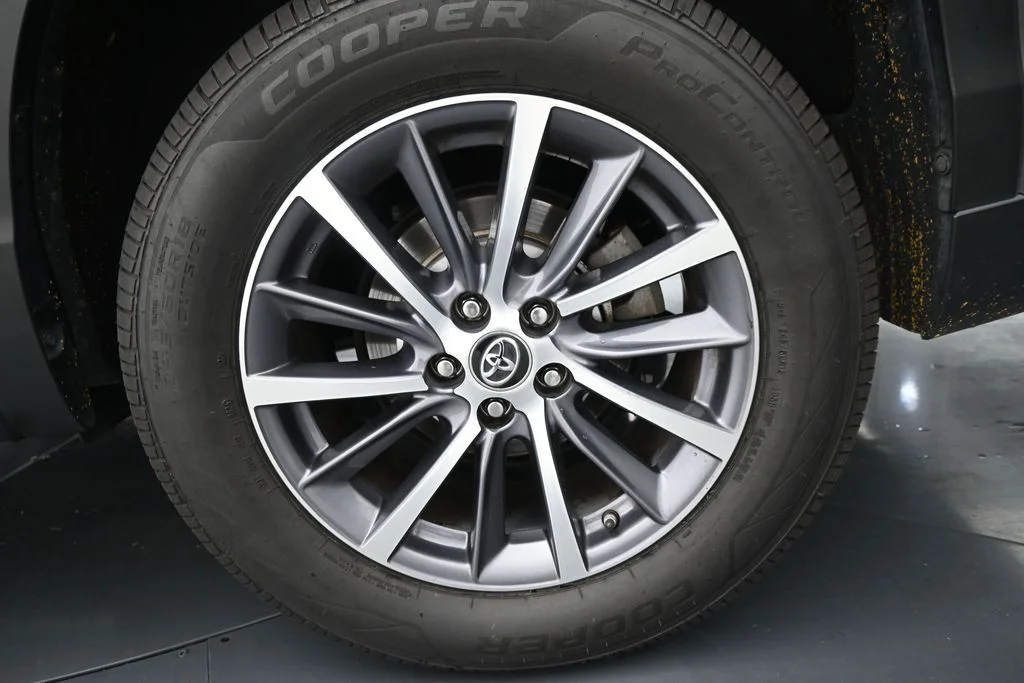 Used 2019 Gray Toyota XLE image 14