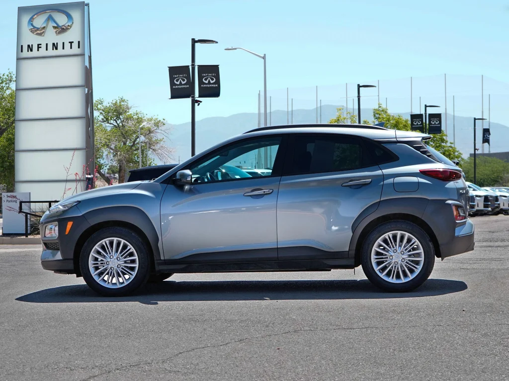 Used 2021 Sonic Silver Hyundai SEL Plus image 7