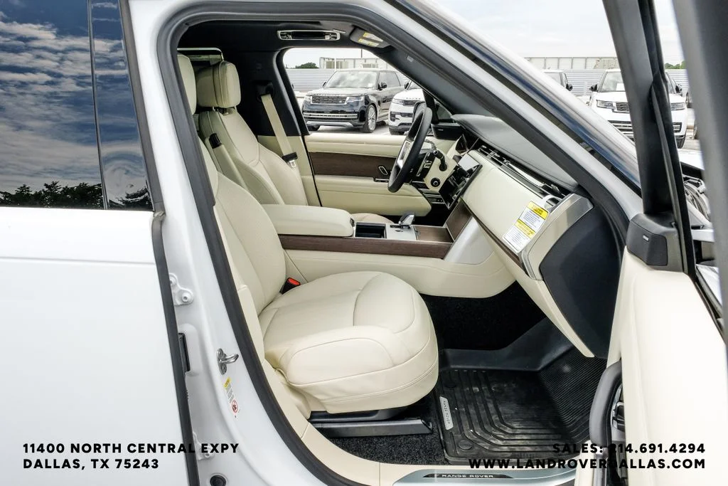 New 2026 Fuji White Land Rover SE image 40