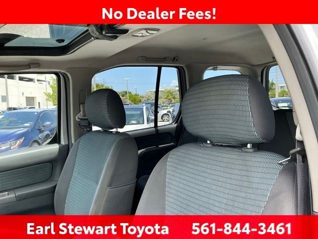 Used 2004 Silver Nissan SE image 20