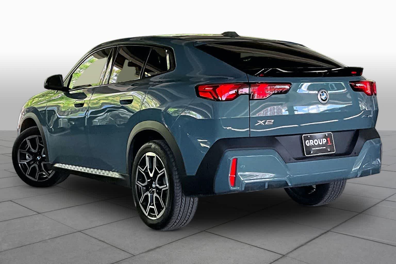Used 2026 Cape York Green Metallic BMW xDrive28i image 11