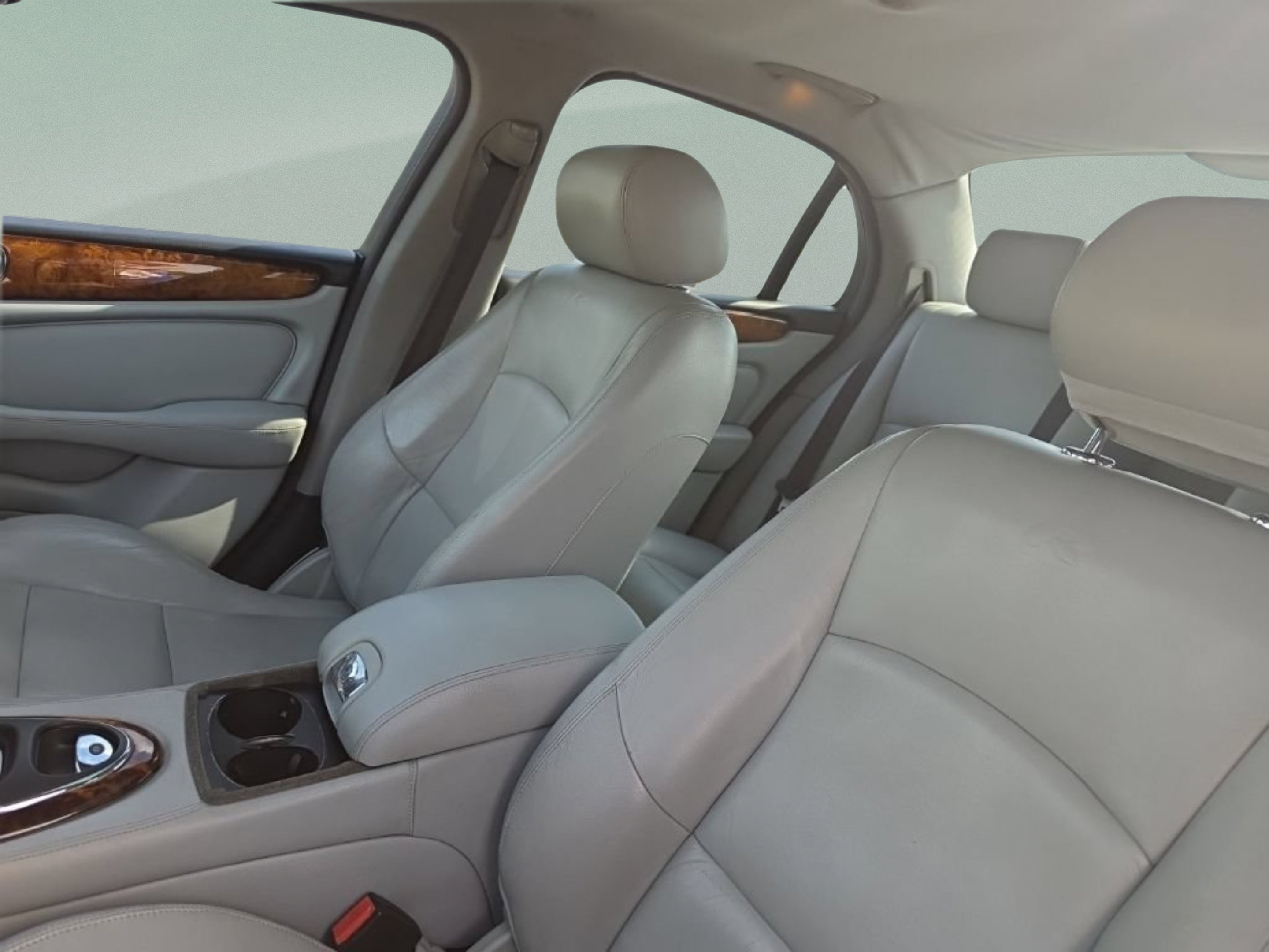 Used 2004  Jaguar XJR image 19