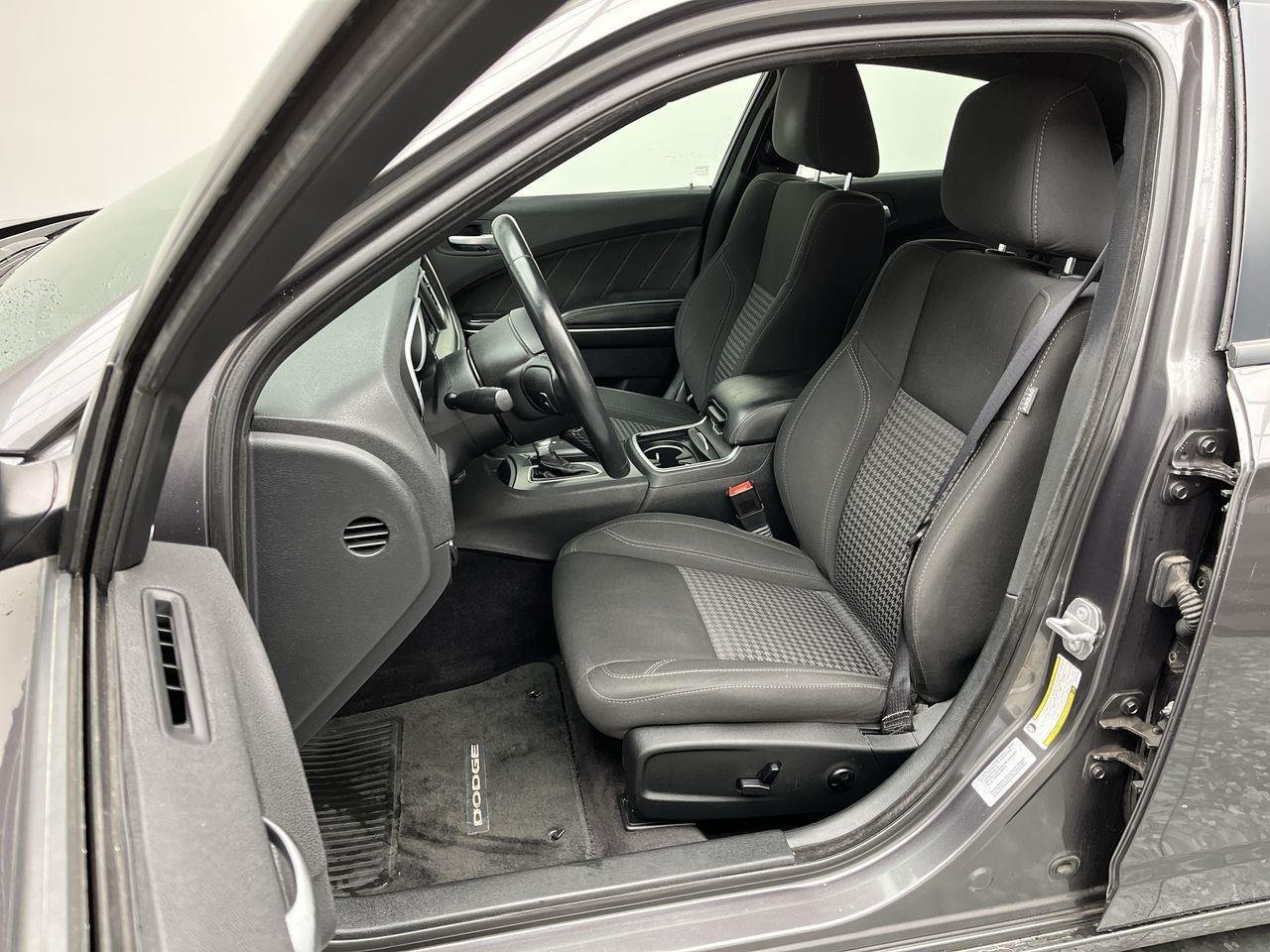 Used 2017 Granite Pearlcoat Dodge SXT image 8