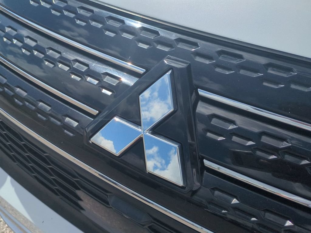 2024 Mitsubishi Outlander SE Black Edition - Photo 13