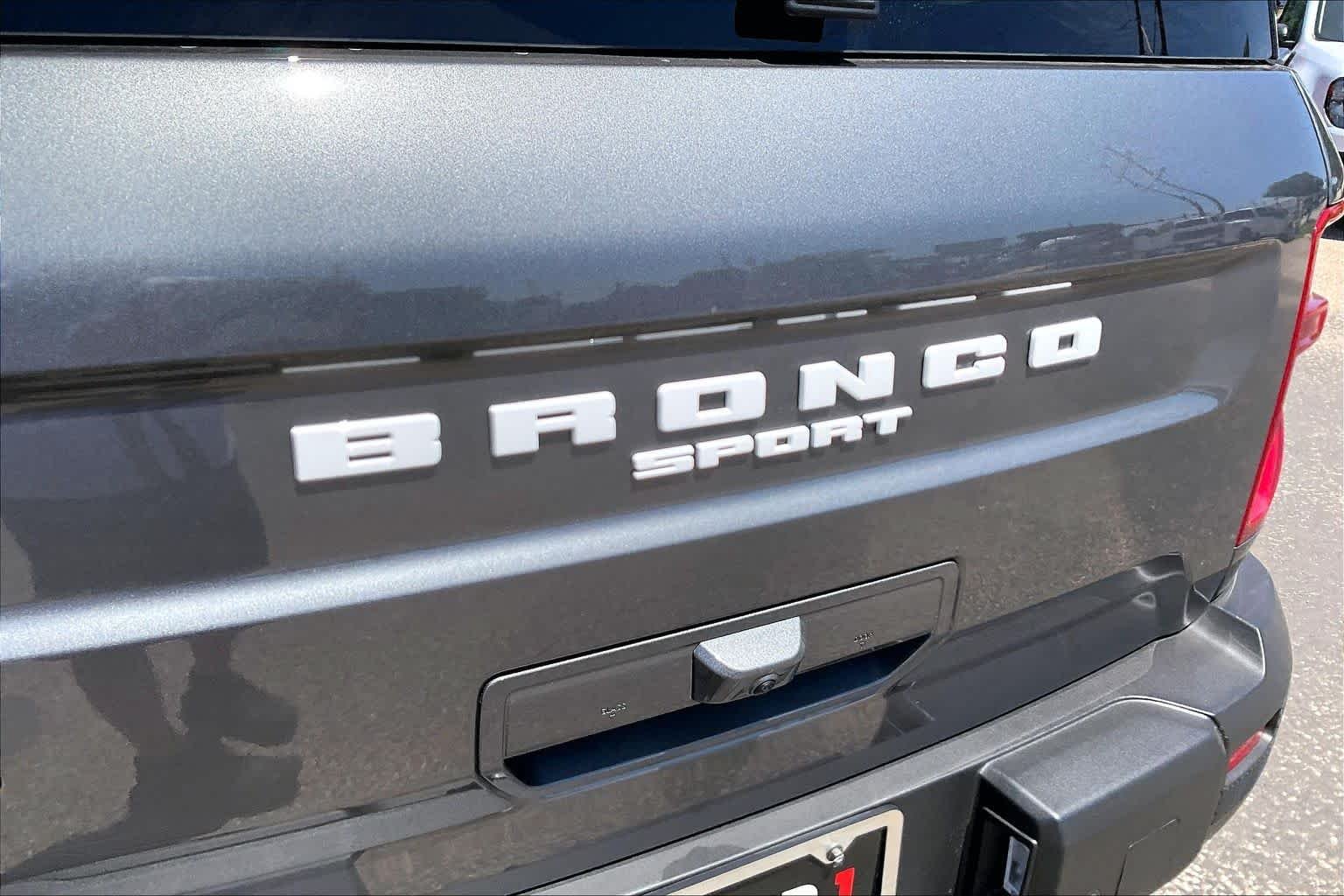 New 2026 Carbonized Gray Metallic Ford Outer Banks image 15