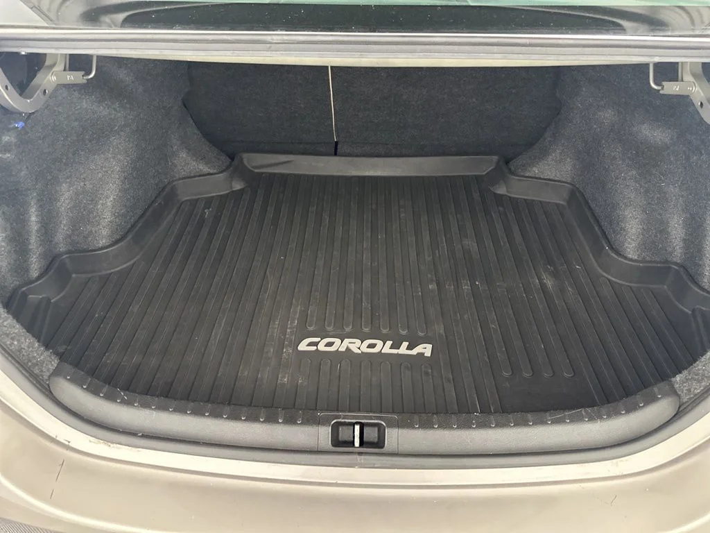 Used 2015 Brown Toyota LE image 4