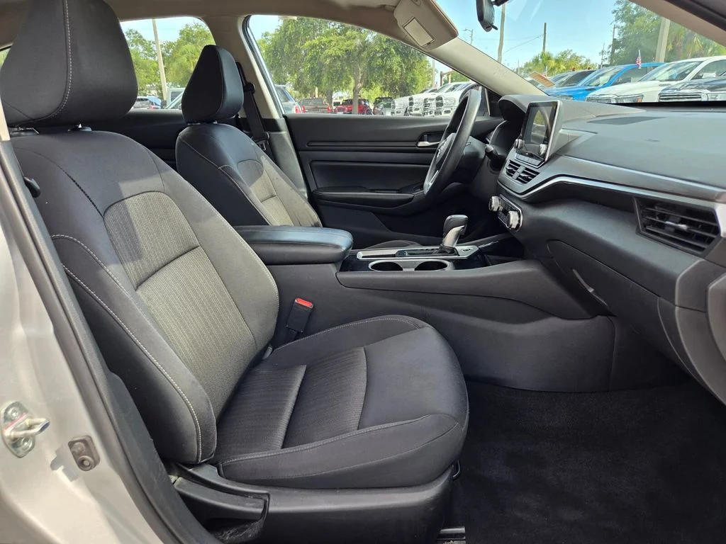 Used 2024 Silver Nissan 2.5 SV image 18