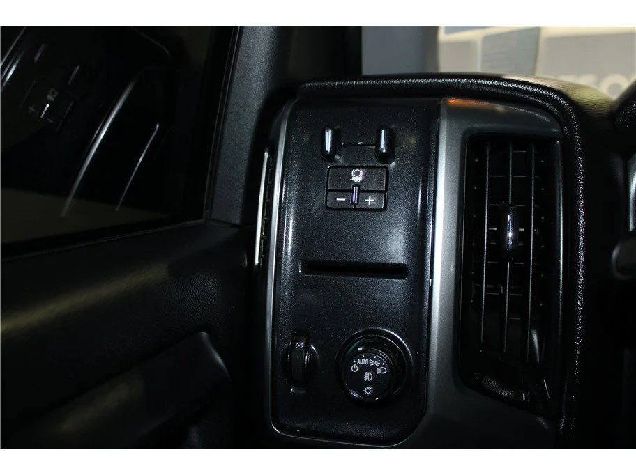 Used 2014 Silver Ice Metallic Chevrolet LT image 27