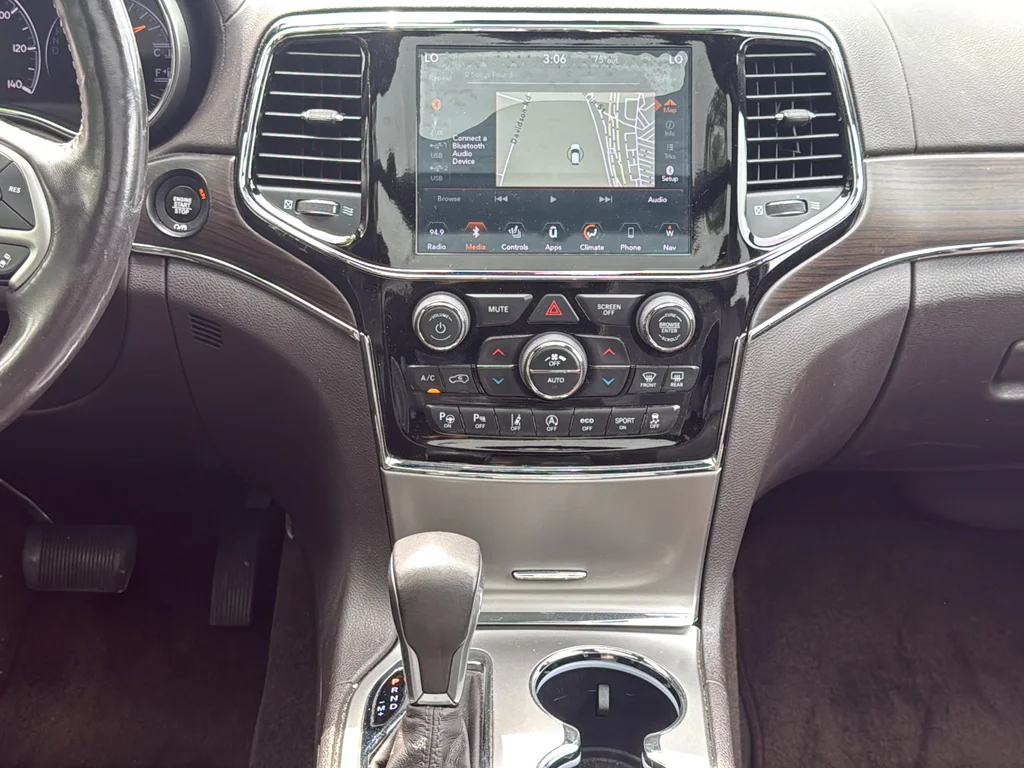 Used 2019 Off-white Jeep Overland image 13
