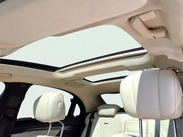 Used 2019 White Mercedes-Benz 4MATIC® image 21
