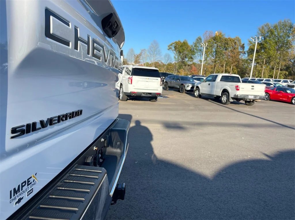 Used 2024 Summit White Chevrolet LT image 31