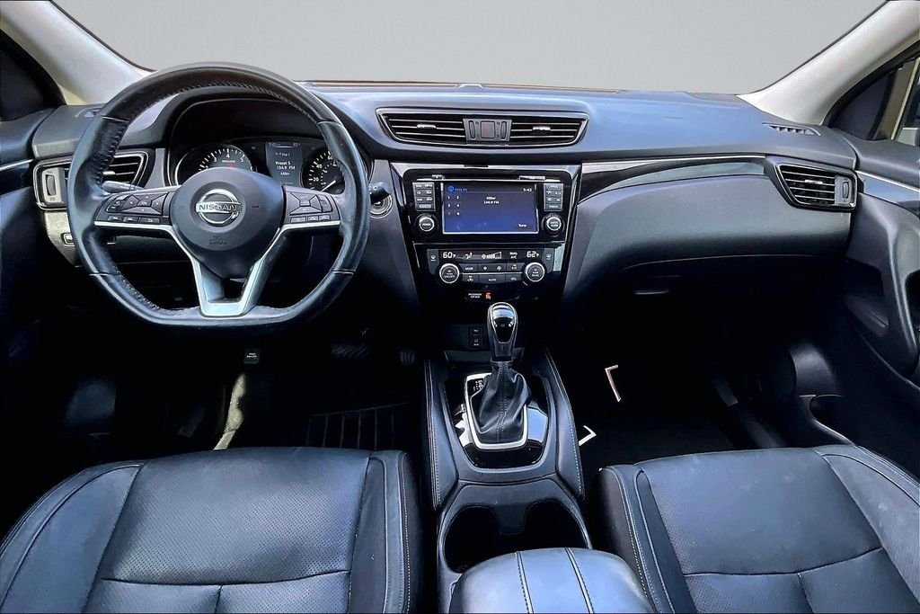 Used 2017 Gray Nissan SL image 13