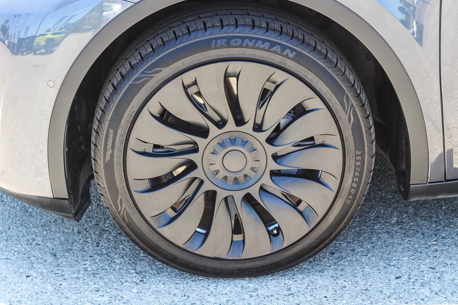 Used 2022 Midnight Silver Metallic Tesla Long Range image 12