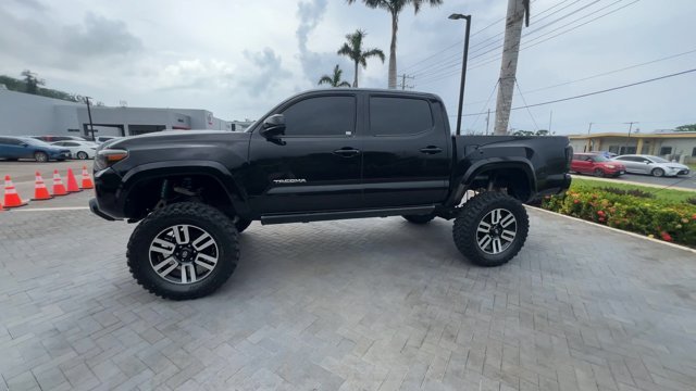 Used 2018  Toyota  image 7