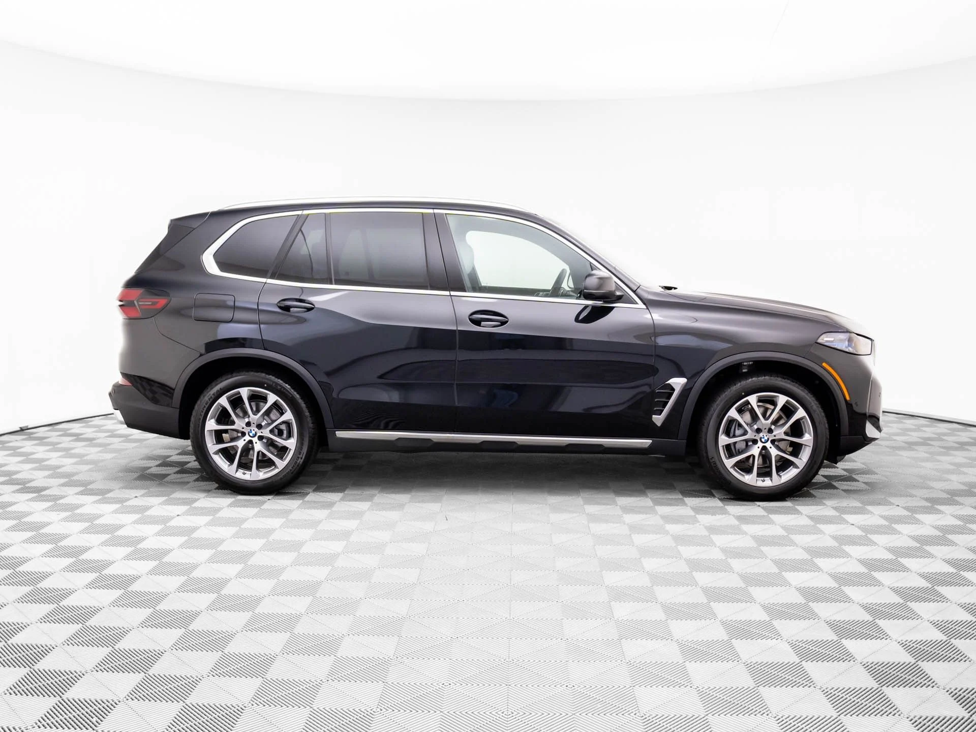 Certified Used 2026 Black BMW xDrive40i image 7