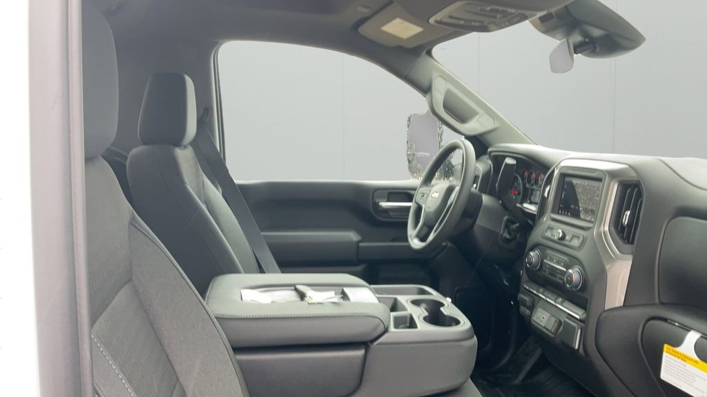 New 2026 Summit White Chevrolet Work Truck image 29