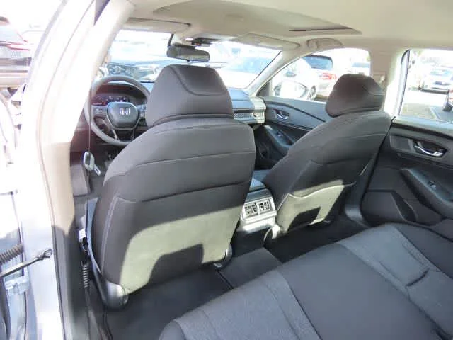 2025 Honda Accord SE - Photo 13