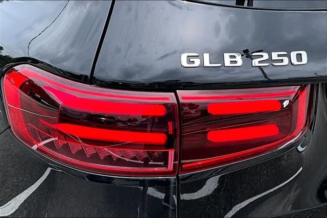 Used 2024 Black Mercedes-Benz GLB 250 image 27