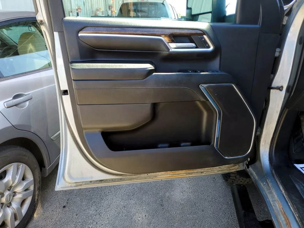 Used 2024 Sterling Metallic GMC SLE image 5
